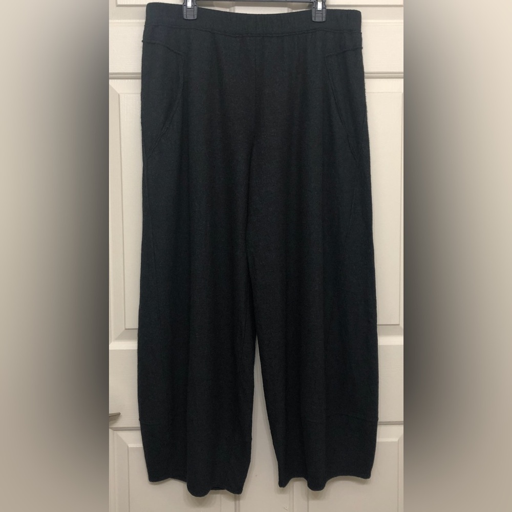 Oska New York, In Excellent Condition size 4 Grey Pull Up Pant/Trousers